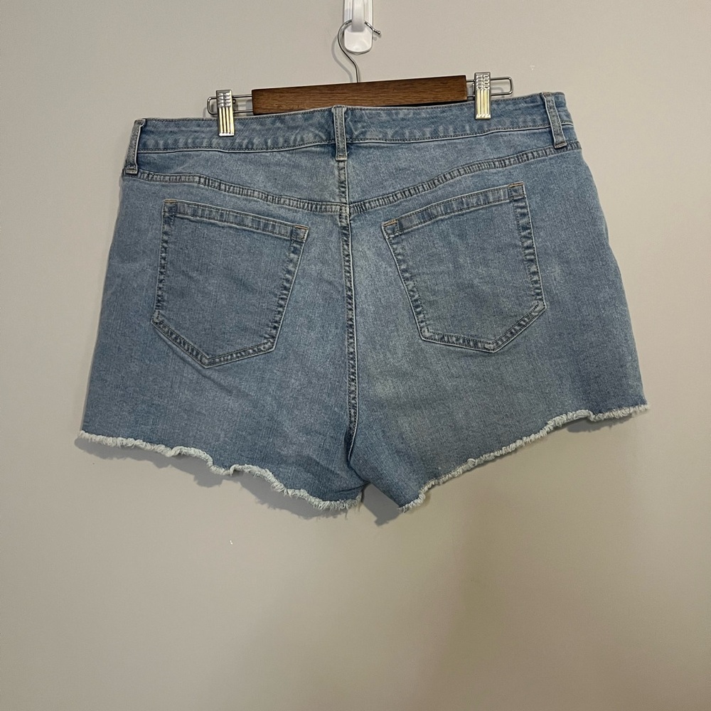 Torrid Denim Women's Shorts Size 16 - Picture 4 of 6